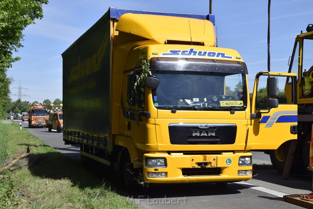 LKW in Boeschung A 3 Rich Frankfurt Hoehe Roesrath Lohmar P210.JPG - Miklos Laubert